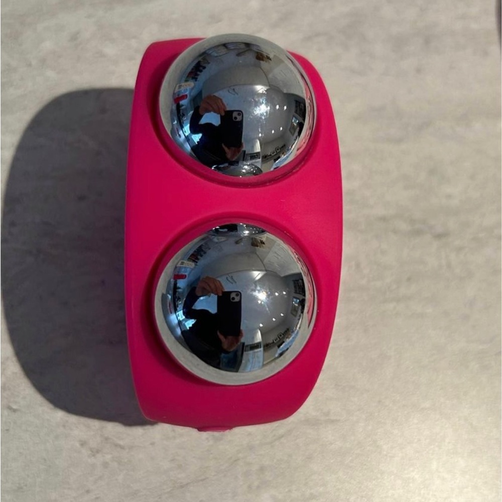 Foreo - Picture 2 of 2